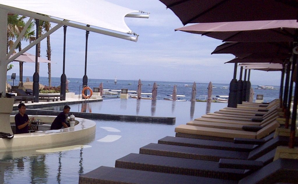Sakala Hotel Project Bali: Sun Lounger: Choosing the Perfect Blend of Comfort, Durability, and Style