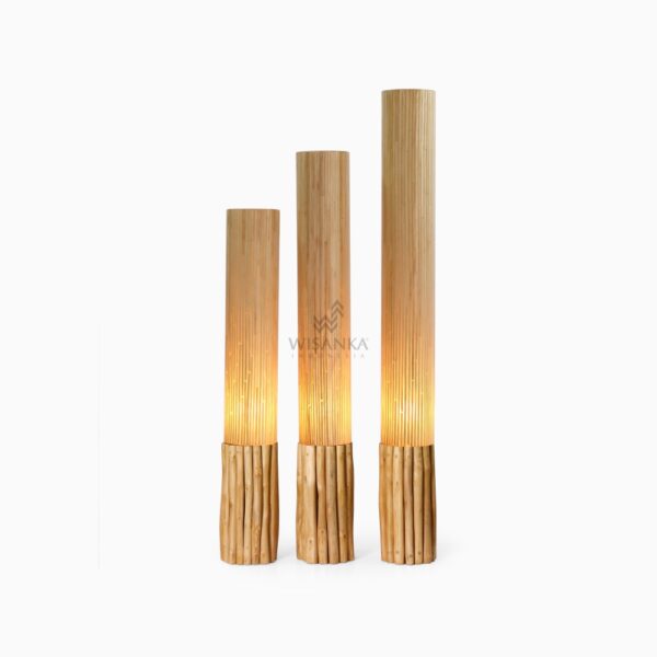 Karo Floor Lamp - مصباح قائم من خشب الساج لغرفة المعيشة