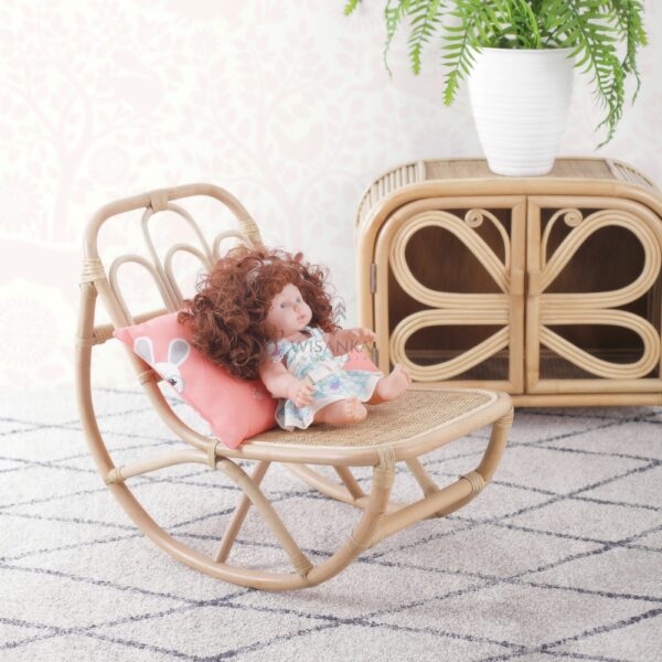 Столче за кукли за лулка Inigo - Плетен мебел за детски кукли